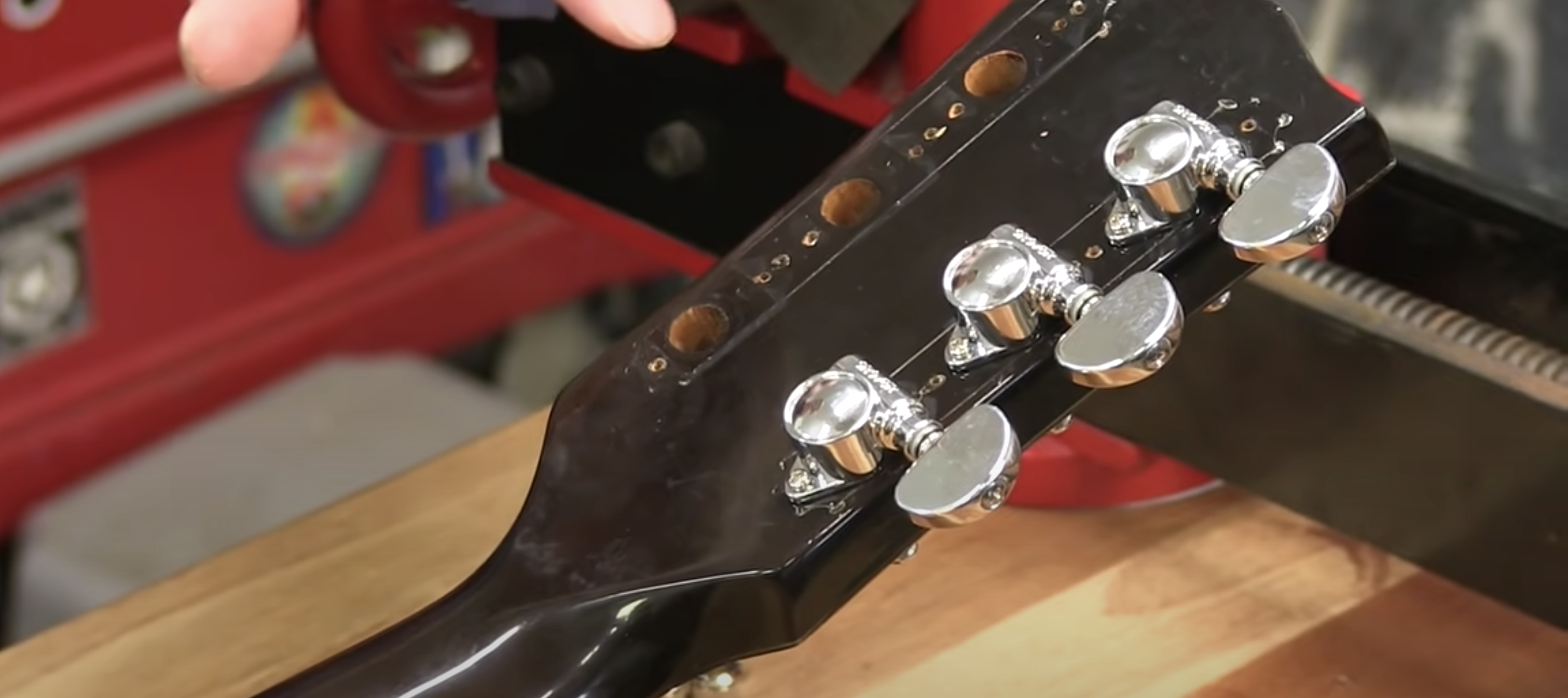 Upgrading guitar tuners: what you need to know